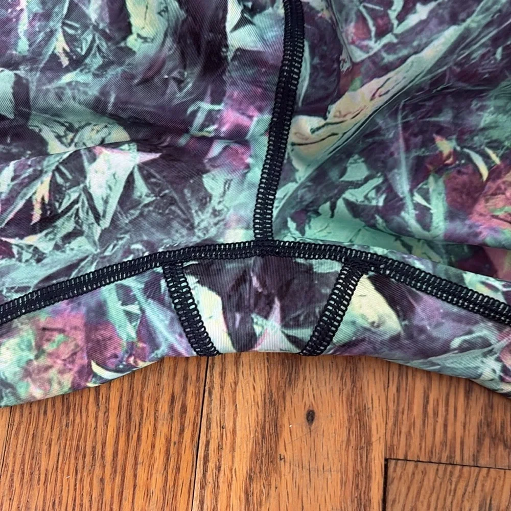 Lululemon Run: Top Speed Crop‎ Iridescent Multi size 6 preppy activewear